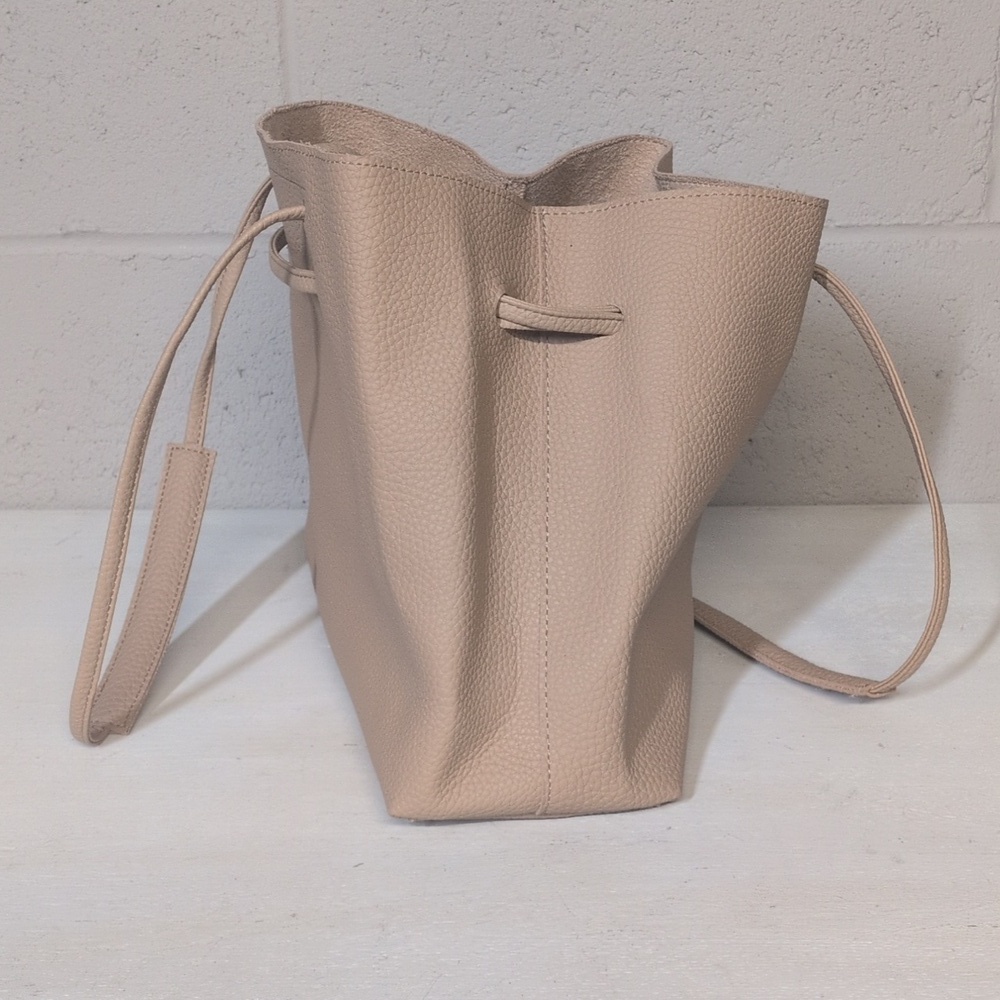 8 Other Reasons Vegan Leather Slouchy Bucket Bag, like new - Picture 6 of 6